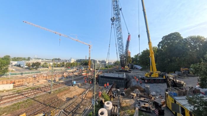 Foto: BÜ Stadt Neckarsulm Einhub Bauteil Ost