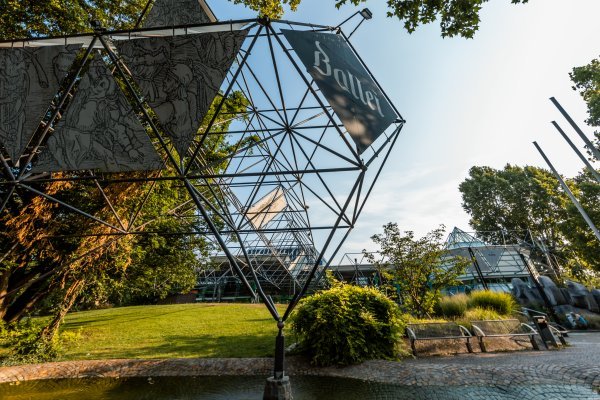 Foto: Daniel Nasse Außenbereich der Neckarsulmer Ballei mit Schild "Ballei".