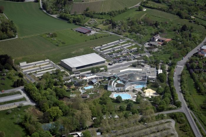 Luftbild des AQUAtoll-Geländes mit Erlebnisbad und Sportbad Foto: Eigenbetrieb AQUAtoll